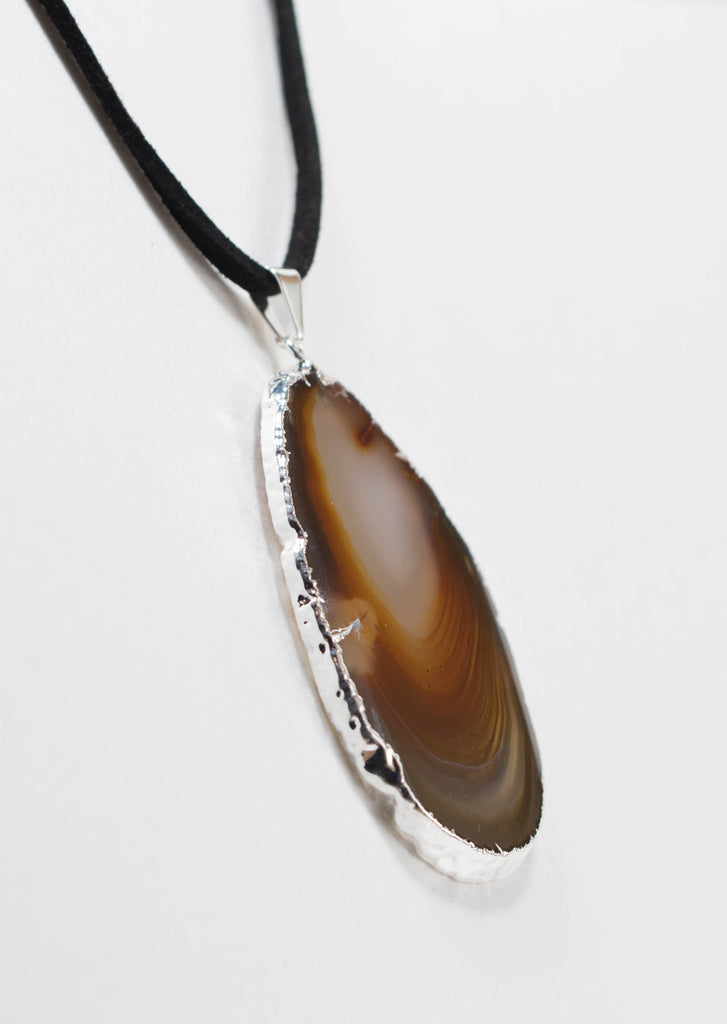 Silver Electroplated Agate Slice on Leather Necklace 